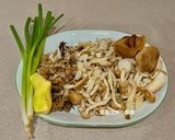 A picture of step 1 of Ginger Sautéed Mushrooms.