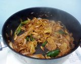 A picture of step 4 of Spicy Mushroom And Beancurd Skin.