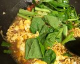 Foto langkah ke 8 dari resep Indomie Nyemek.