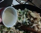 Foto del paso 4 de la receta: Salsa de crema y verdeo con champiñones