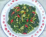 Foto langkah ke 4 dari resep Tumis Daun Kenikir Teri.
