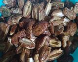 A picture of step 2 of Kheer chuwaray.