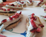 Foto del paso 8 de la receta: Sardinas marinadas acompañadas de cereza y queso