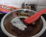 A picture of step 3 of Bourbon biscuit cake only 3 ingredients without egg.