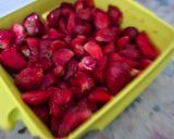 Foto langkah ke 2 dari resep Es Sirsak Strawberry.