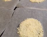 Foto del passaggio 2 della ricetta Cestini di parmigiano ripieni di coppa e carciofi marinati alla julienne