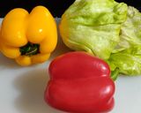 शिमला मिरची - फेटा लेट्युस टॉस (Shimla mirchi / Bell Pepper - Feta Lettuce Toss recipe in marathi) रेसिपी स्टेप 1 फोटो