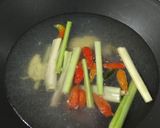 Foto langkah ke 2 dari resep Sup Ayam Sereh Jahe.