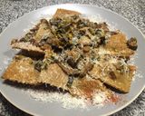 Foto del paso 12 de la receta: Raviolones de pollo asado al curry con crema de puerros y hongos silvestres