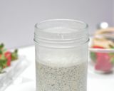 Foto langkah ke 2 dari resep Strawberry Sorbet Chia Overnight Oats.