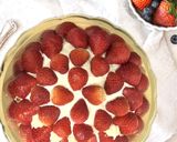 A picture of step 9 of Chocolate Dome with Strawberries and Milk Cream.