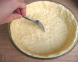 A picture of step 2 of Quiche Lorraine.