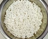 A picture of step 1 of Jhalmuri idli.