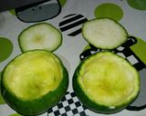 Foto del paso 1 de la receta: Calabacín redondo relleno de verdura y bacon