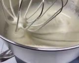 Foto del passaggio 1 della ricetta Torta mousse con cioccolato, panna e fragole