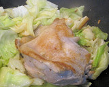 A picture of step 4 of Chicken and Cabbage in a Frying Pan.
