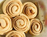 A picture of step 6 of Cinnamon roll's.