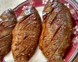 A picture of step 1 of Indian style fried fish.
