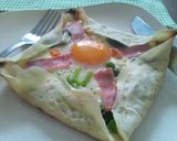 A picture of step 5 of Easy Galette-Style Fried Egg with Pancake Mix.