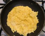 A picture of step 5 of Easy and Foolproof Creamy Omurice.