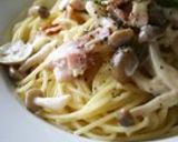 A picture of step 6 of Pasta with Bacon, Shimeji Mushrooms and Cream Sauce.