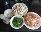 Foto del paso 1 de la receta: Pollo en salsa de champiñones