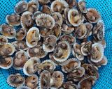 Foto langkah ke 1 dari resep Kerang saos lada hitam.
