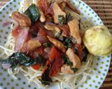 Foto del paso 5 de la receta: Tallarín saltado con pollo y espinacas