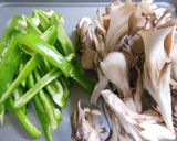 A picture of step 1 of Maitake Mushrooms & Green Pepper Kombu Tea Stir-fry.