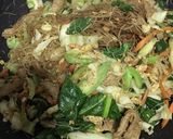 รูปขั้นตอนการทำที่ 3 ของ “ผัดซีอิ๊วเส้นหมี่หมูหมัก”