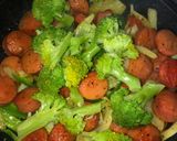Foto del paso 4 de la receta: Salchichas con brócoli salteados 🥦