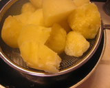 A picture of step 2 of Boiled Potatoes with Buttered Corn.