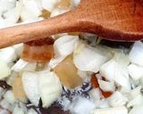 Gombás -tejfölös csirkemelltokány nokedlivel recept fázis 1 fotója