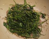 Foto langkah ke 4 dari resep Cah Kangkung Udang Rebon.
