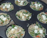 Foto langkah ke 3 dari resep Martabak Mie Bayam Keju.