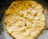 A picture of step 4 of Banana Almond pan cake.