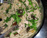 Foto del paso 5 de la receta: Ensalada con pasta farfalle integral, tomates secos, queso feta y más 😉💓