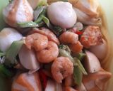 Foto langkah ke 3 dari resep Tumis brokoli udang suki.