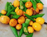 Hình bước làm 1 của món Trứng non cháy tỏi