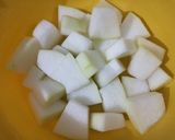 Foto langkah ke 1 dari resep Sayur Bening Buah Kundur.