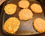 Foto del paso 2 de la receta Tortitas de verduras con salsa de yogurt