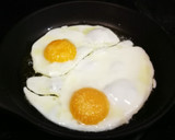 Foto del paso 4 de la receta: Huevos fritos con queso griego y masa de maíz - plato único