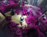 A picture of step 1 of Dragon fruit milkshake.