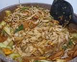 Foto langkah ke 4 dari resep Kwetiau goreng sosis.