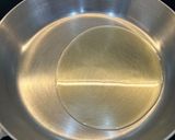 Hình bước làm 2 của món Cá Ong Căn Kho Keo Bằng Chảo Inox