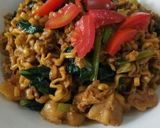 Foto langkah ke 6 dari resep Mie Goreng Dara Ny. Intan Dwi.
