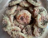 Foto langkah ke 3 dari resep Garlic cheese cookies.