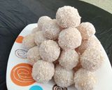 A picture of step 3 of Coconut laddoo.