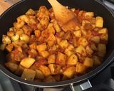 Une image de l'étape 8 de Pommes de terre sautées aux tomates, ail et épices.