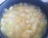 Foto del paso 2 de la receta: Crema de calabacín🥒 puerro, nata light y jengibre fresco